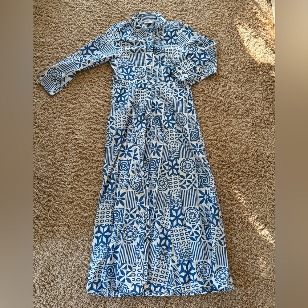 Elegant Blue and White Patterned Long Sleeve Dress